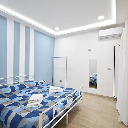13cat Apartment Bari