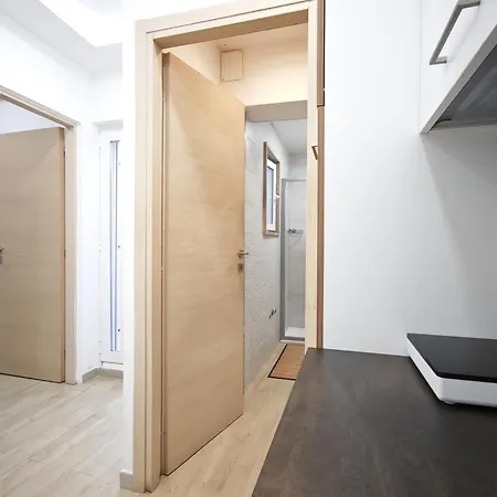 13cat Apartment Bari